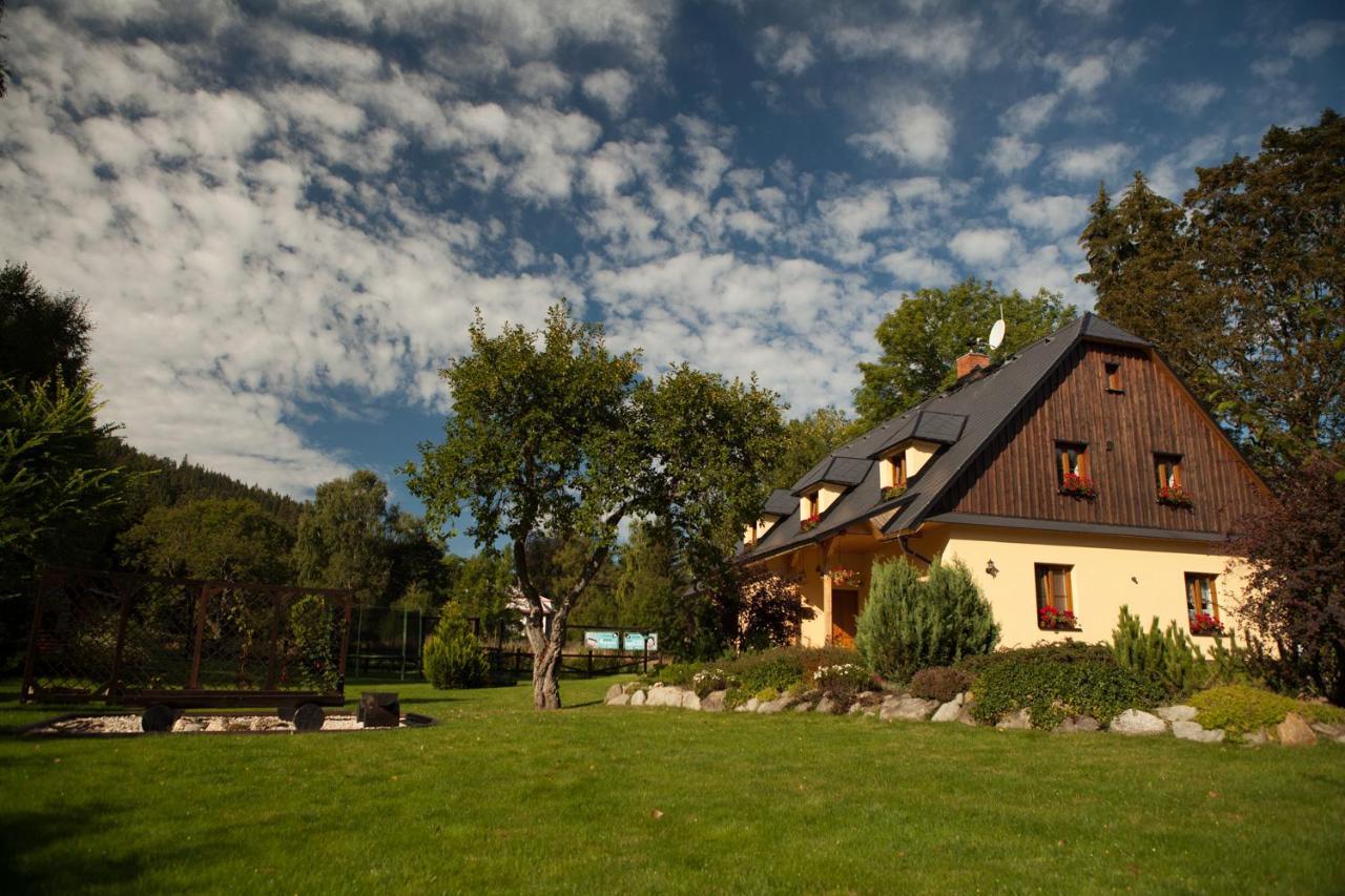 Penzion Pod Strani Malá Morávka Exteriör bild